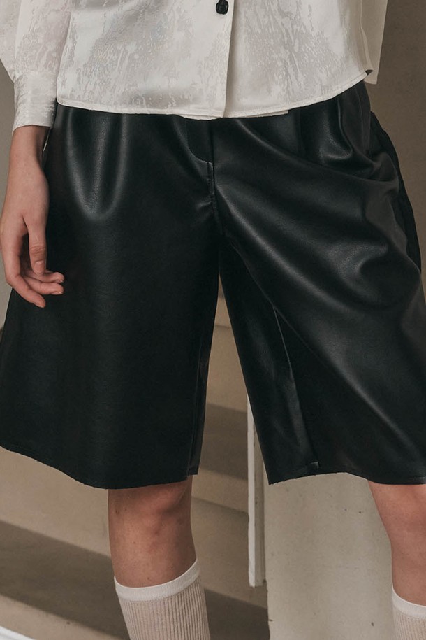 WE'DEE - 쇼트팬츠 - WD_Leather short pants