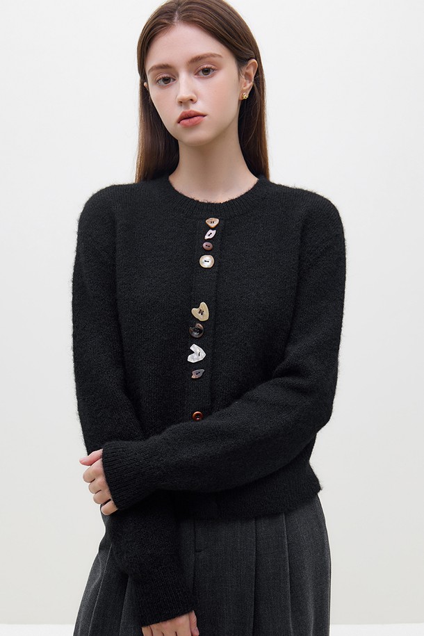 WE'DEE - 스웨터 - WD_Design button point sweater