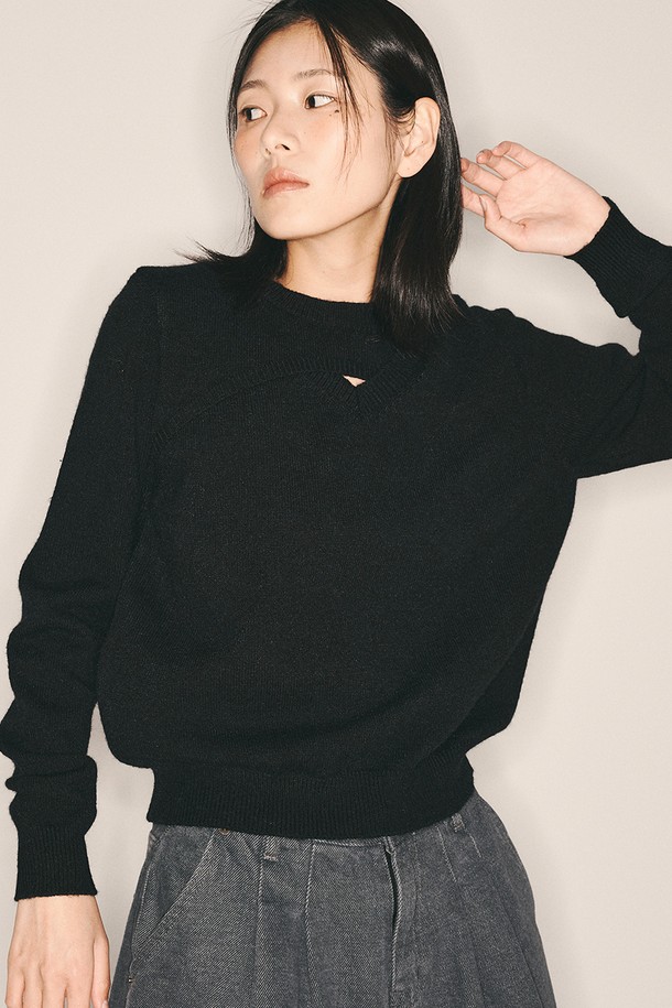 Aei&Rei - 스웨터 - AR_Cut out round neck knit top