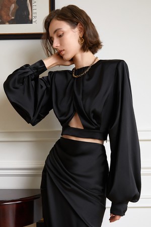 YY_Open-waisted black shirt