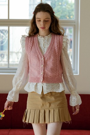 Cest_Button pink knit vest