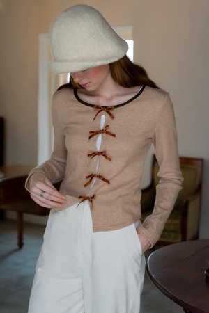 Cest_Velvet ribbon round neck top_BEIGE