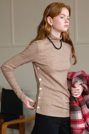 Cest_Side open button knitted top_BEIGE