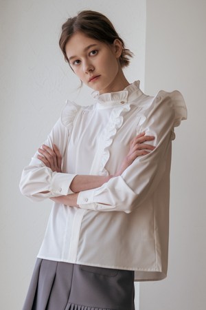 WED_Ruffle white court style shirt