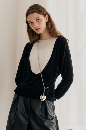 WD_Deep round neck sweater