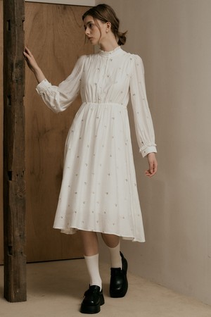 WD_Pure white floral dress