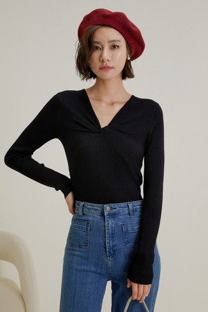 LS_Twisted v-neck knit top