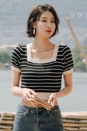 LS_French striped puff sleeve knit top