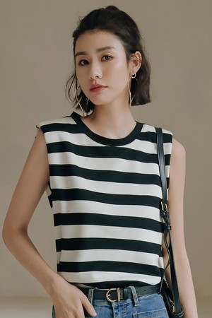 LS_Stripe padded sleeveless top