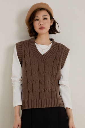 LS_Cocoa cable knit vest