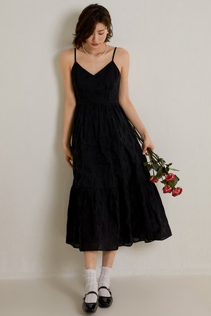 LS_Black v-neck sleeveless dress