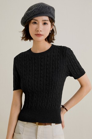 LS_Cable round short-sleeved knit top