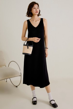 LS_V-neck knitted slip dress