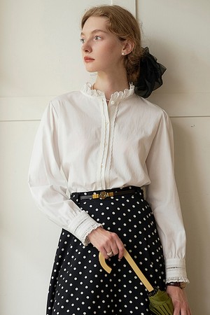 SR_Collar lace trimmed paneled blouse