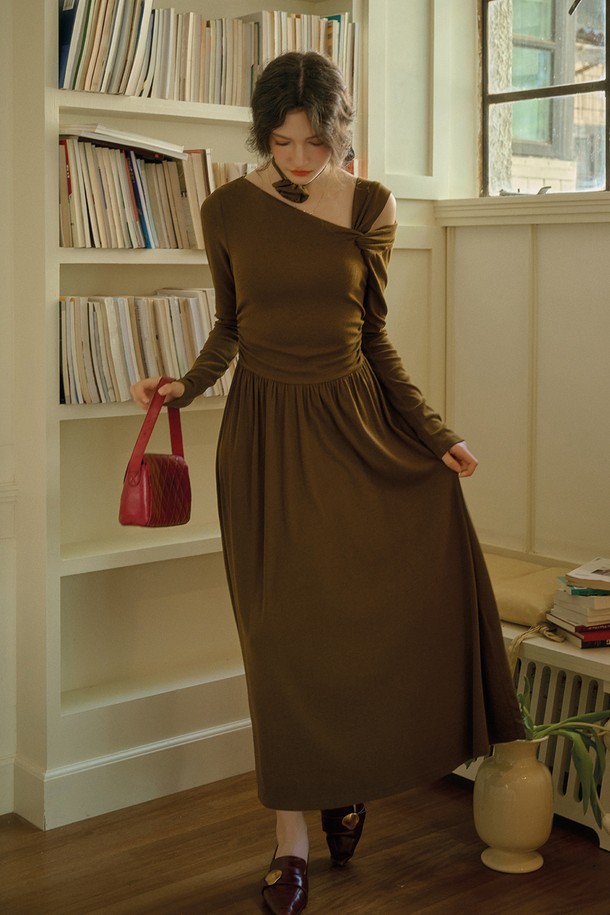 Simple Retro - 긴소매 원피스 - SR_Slant shoulder slim knit dress