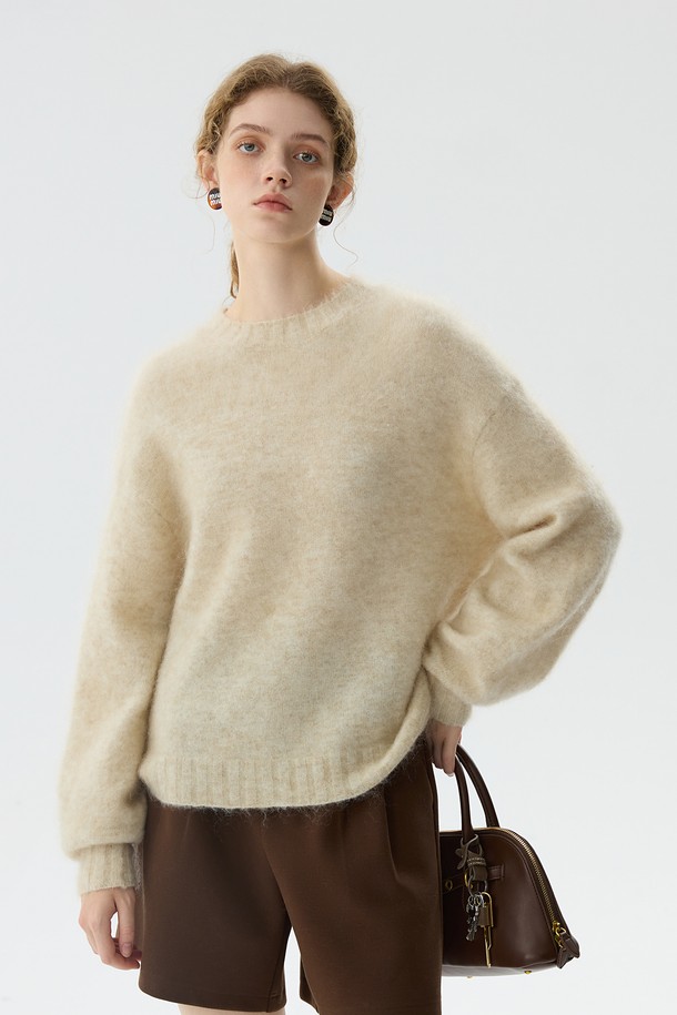 WE'DEE - 스웨터 - WD_Fluffy round knit sweater_2color