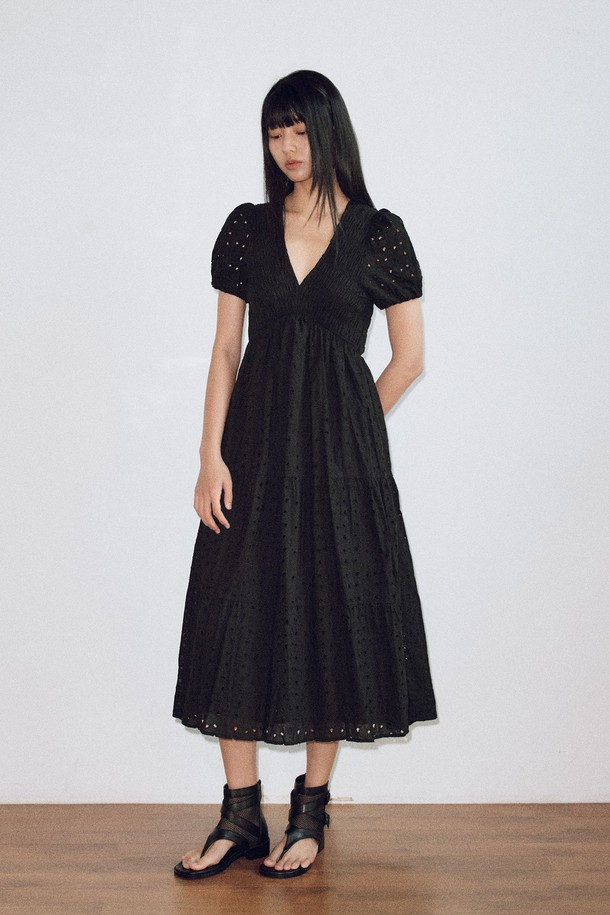 itte - 반소매 원피스 - IT_V-neck cut out dress_BLACK