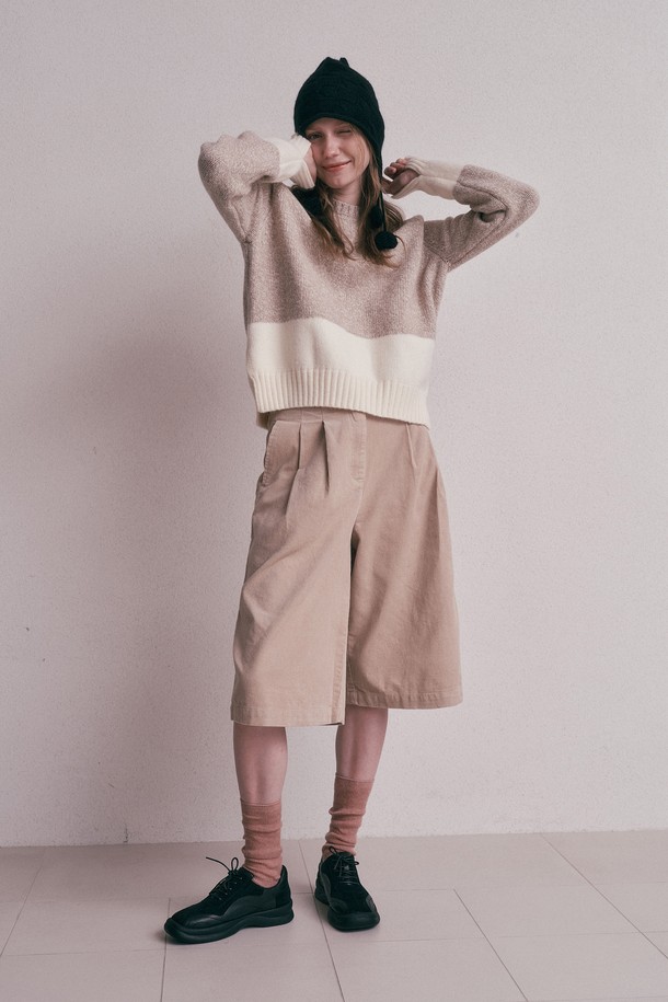 Aei&Rei - 쇼트팬츠 - AR_Beige solid color bermuda pants