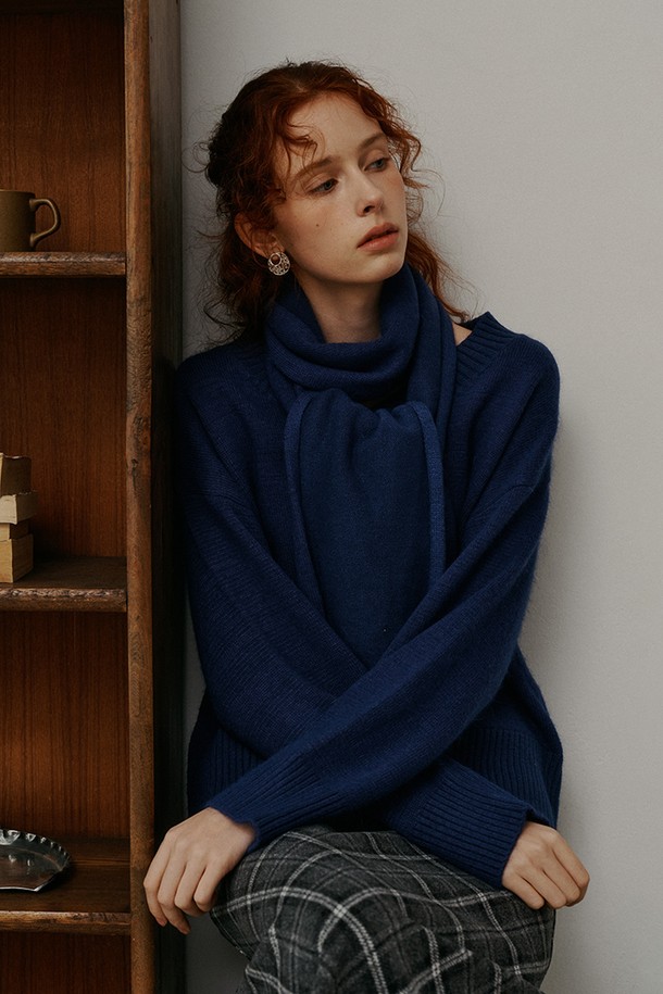 Proud Mary - 스웨터 - PM_Muffler v neck knit top_BLUE