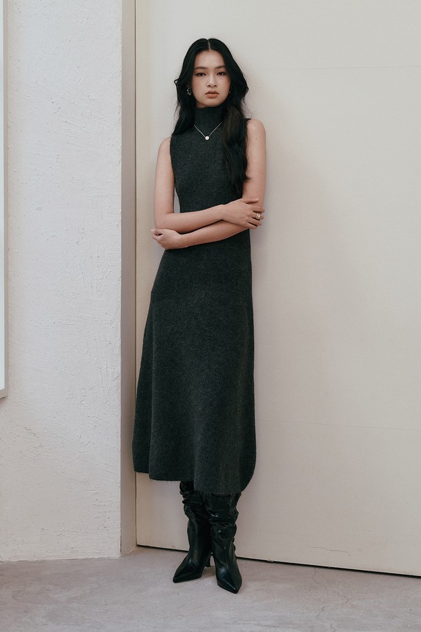 itte - 민소매 원피스 - IT_Sleeveless turtleneck knit dress