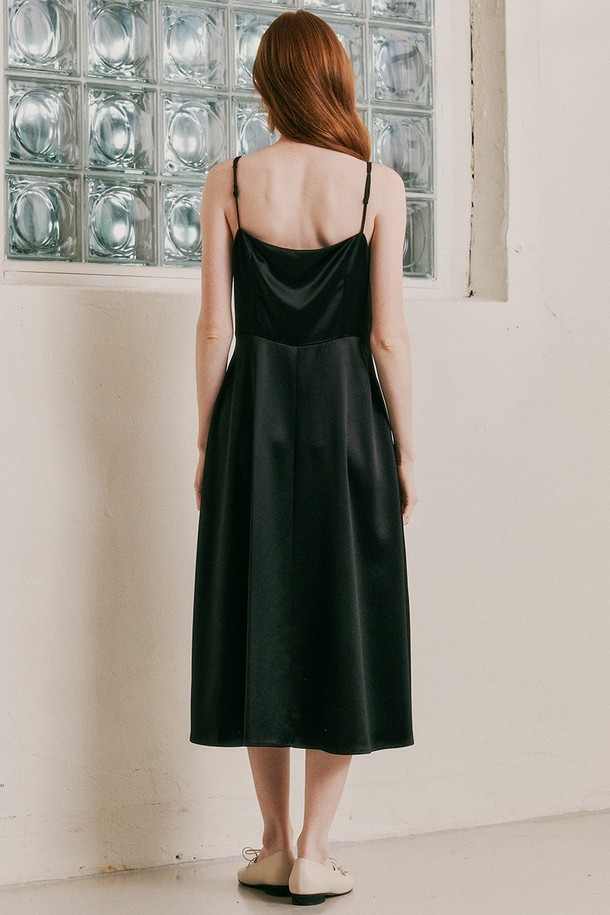 WE'DEE - 민소매 원피스 - WD_Satin twist slip dress_BLACK