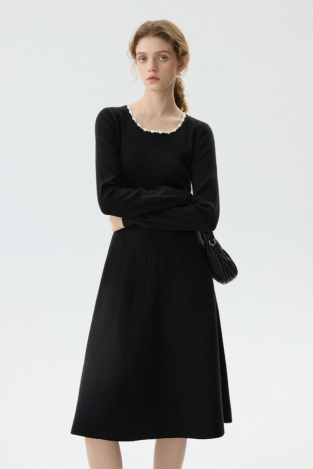 WE'DEE - 긴소매 원피스 - WD_Embroidered round neck knit dress