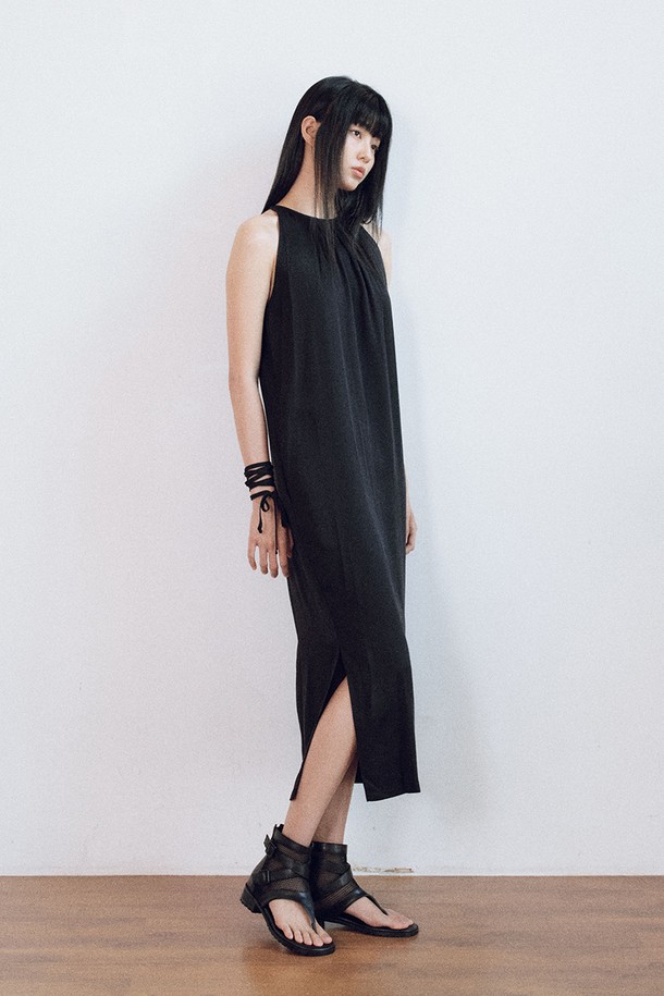 itte - 민소매 원피스 - IT_Round neck elegant dress_BLACK