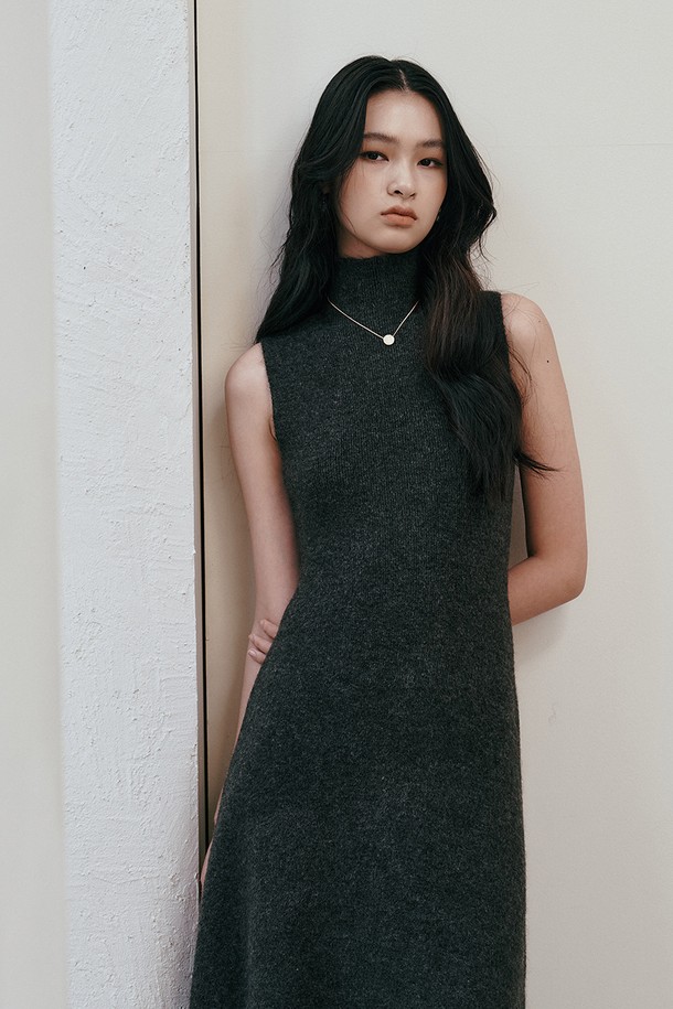 itte - 민소매 원피스 - IT_Sleeveless turtleneck knit dress