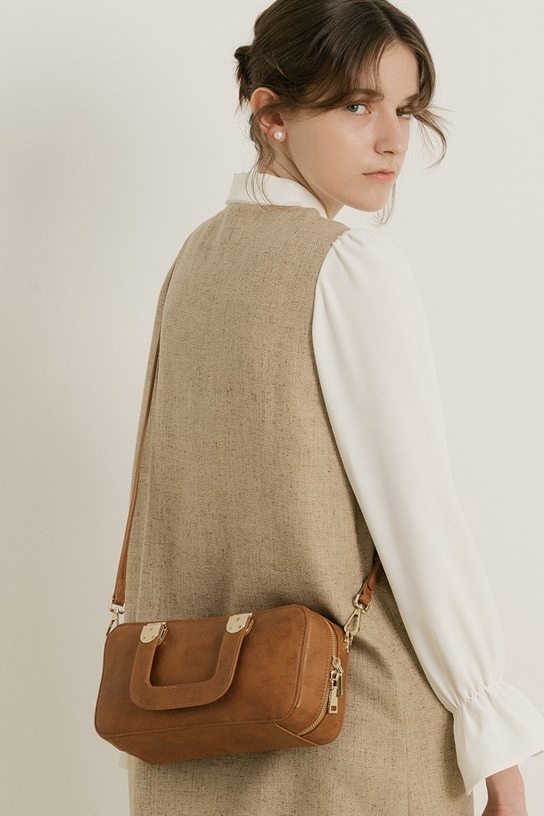 WE'DEE - 토트백 - WD_Metal point crossbody bag_CAMEL