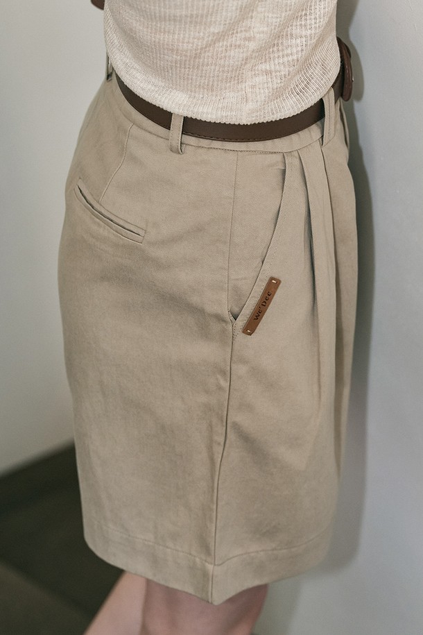 WE'DEE - 쇼트팬츠 - WD_Two tuck belt set pants_BEIGE KHAKI