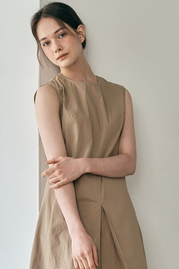 WE'DEE - 민소매 원피스 - WD_Sleeveless pleated dress_BEIGE