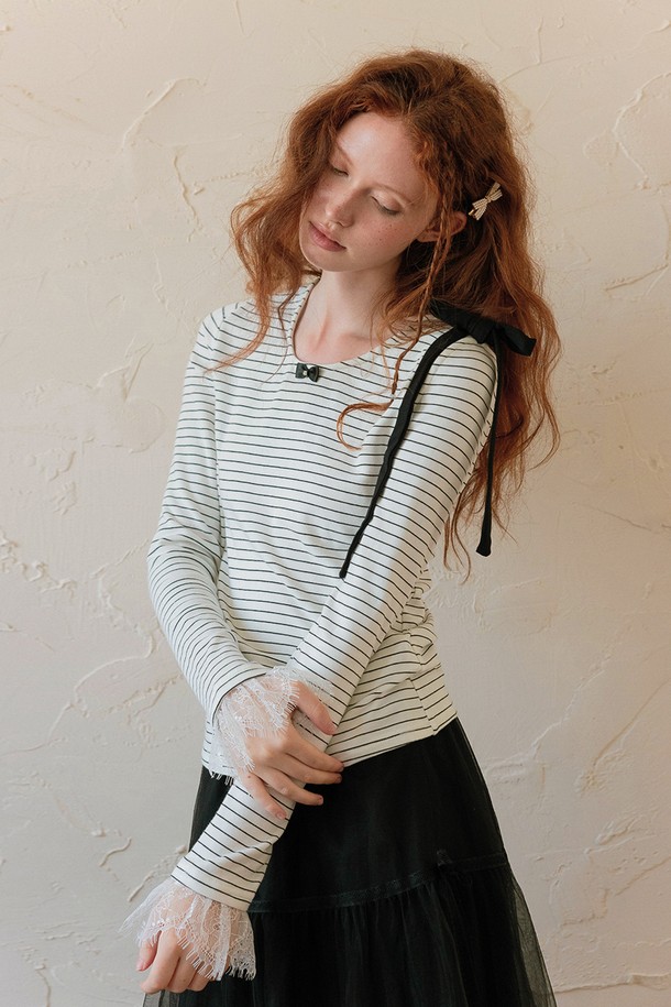 DUNDROP - 긴소매 티셔츠 - DD_Shoulder cut-out striped top