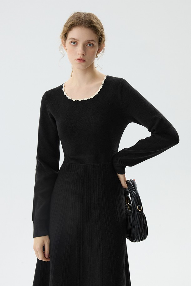 WE'DEE - 긴소매 원피스 - WD_Embroidered round neck knit dress