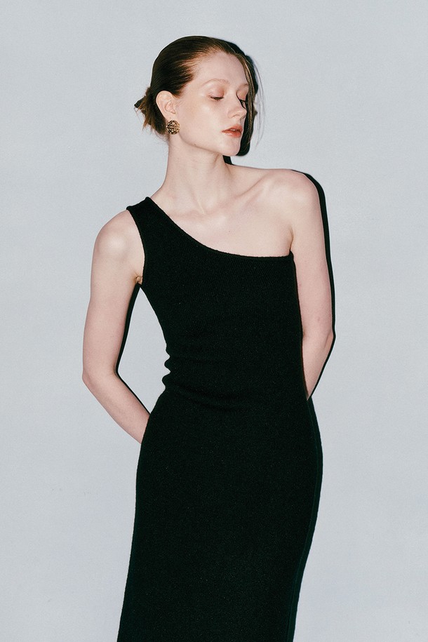 itte - 민소매 원피스 - IT_One shoulder knit dress_BLACK