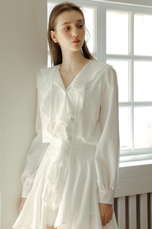 Cest_Pure white ruffle blouse