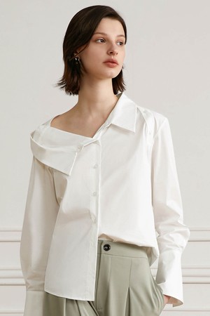 YY_White simple one-shoulder shirt