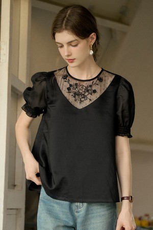SR_Mesh embroidery puff blouse