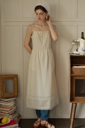 SR_Romantic lace slip dress