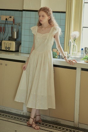 PM_Shirring sleeve embroidered dress