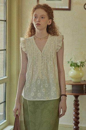 PM_Embroidery pleated blouse