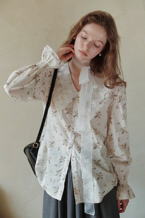 Cest_Floral embroidery lapel shirt