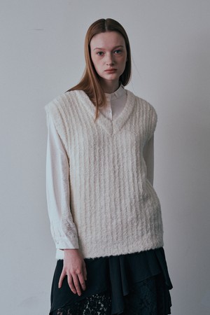 BA_Solid color v-neck knitted vest_WHITE