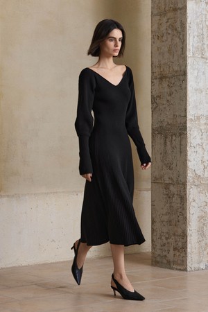 YY_Slit neck slim black knit dress