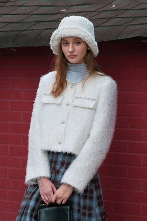 Cest_Fluffy pearl cropped jacket