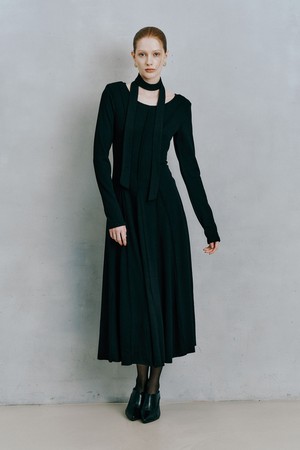 IT_Black vertical stitching dress