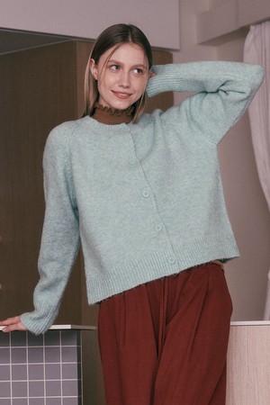 AR_Crew neck button knit cardigan