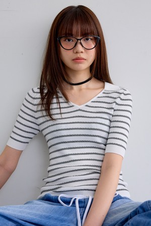 AR_Striped v-neck collar top