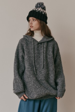 AR_Turtleneck cable knit sweater