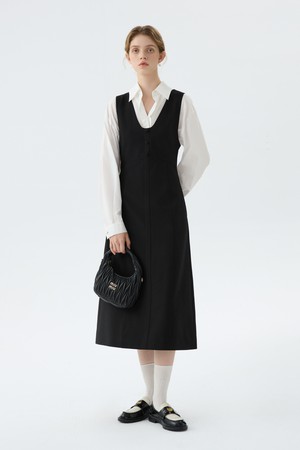 WD_Simple black v-neck sleeveless dress