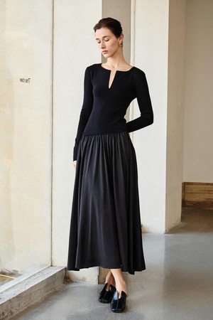 YY_Slit neck gentle dress